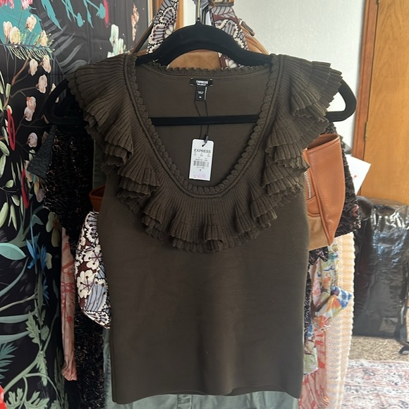 Express Body Contour Ruffled Olive Green Women's Top Medium NWT - Picture 2 of 2